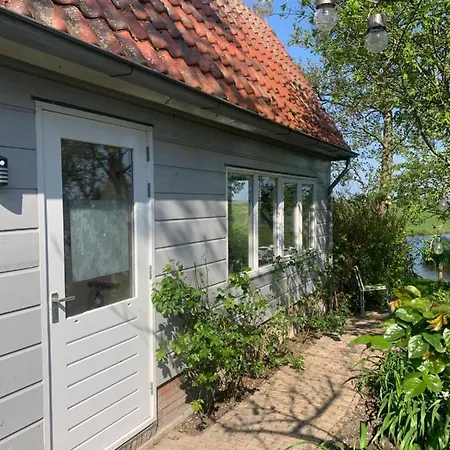 Very In Durgerdam, With Private Garden, Free Parking, Pets Allowed Feriehus