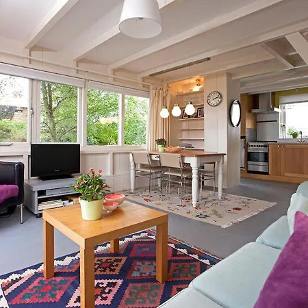 Very In Durgerdam, With Private Garden, Free Parking, Pets Allowed Nyaraló *
